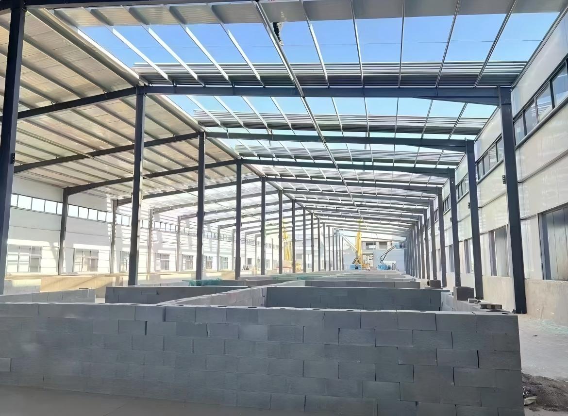 41(1) Light Indoor Football Stadium Sports Court Large Span Steel Frame Prefab Soccer Center Prefabricated Steel Structure Welded - Image 1