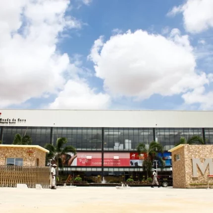 Prefab Light Steel Structure Building for Complex Shopping Commercial Center & Supermarket with Welding & Cutting Services