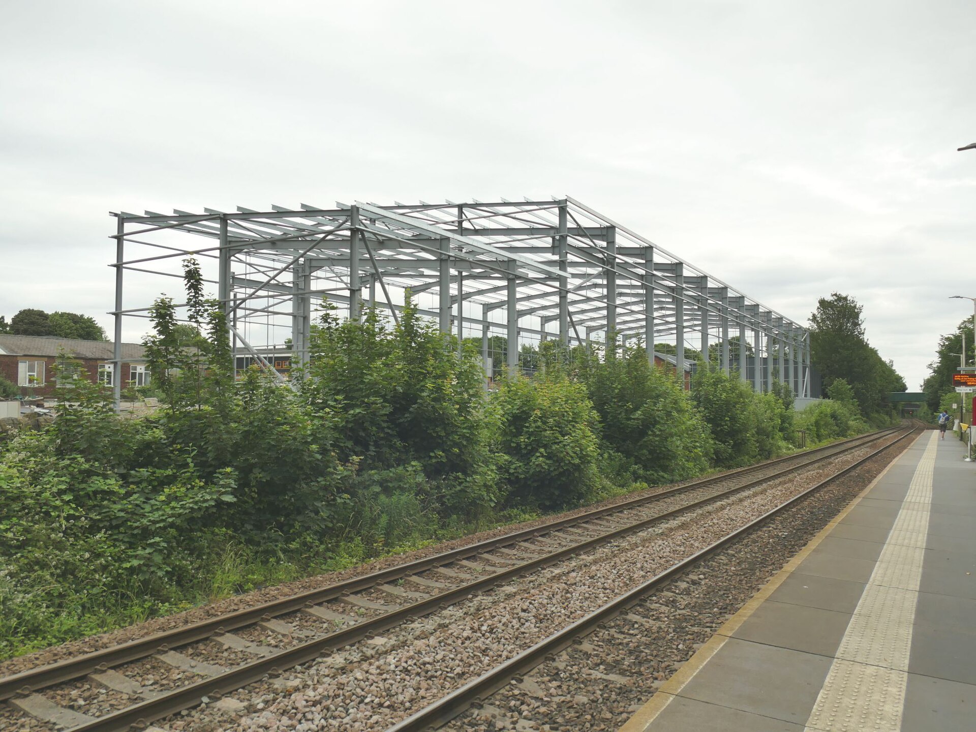 Steel workshop portal frame under construction, bolted steel structure for Jordan industrial site