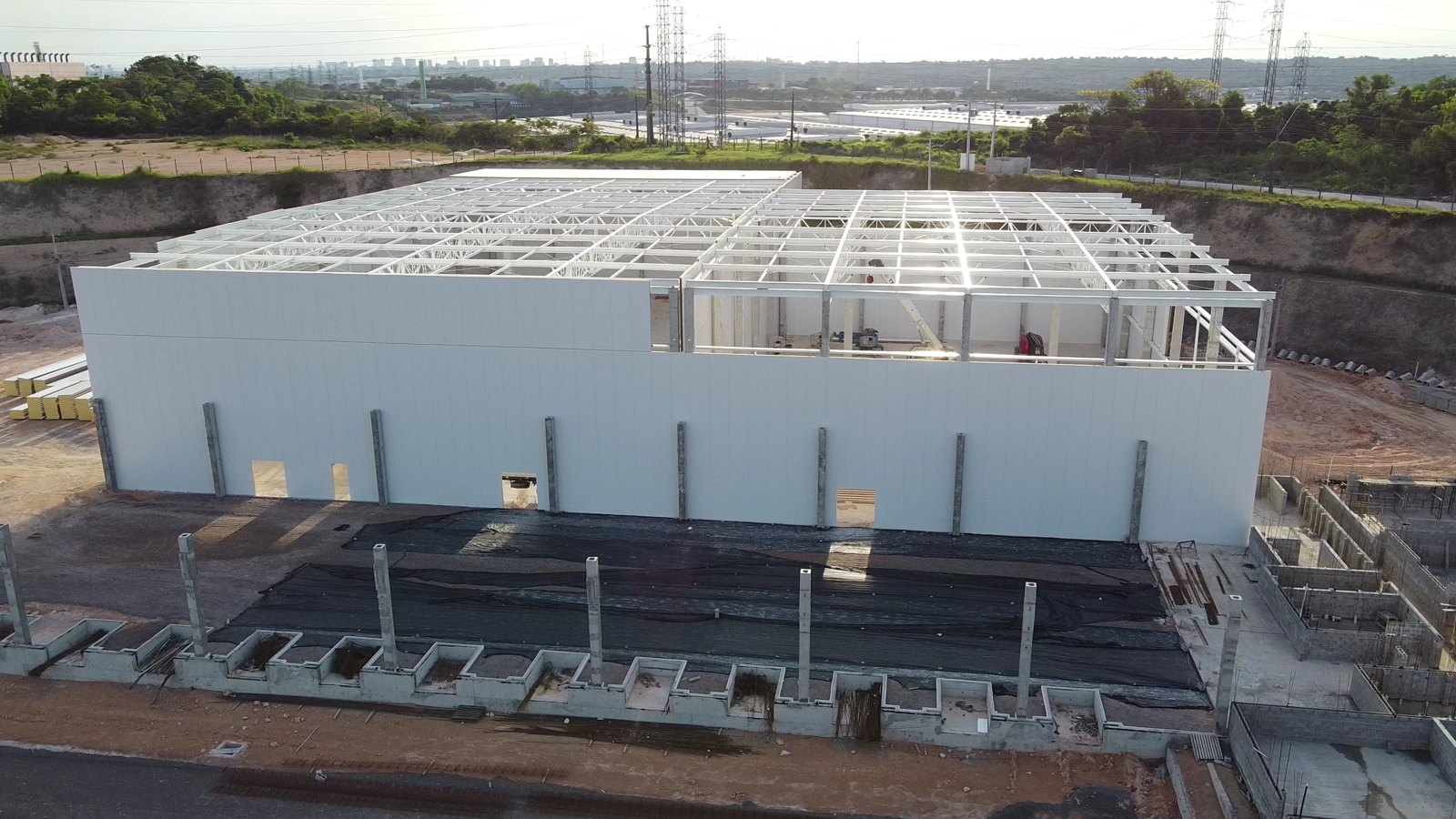 Steel structure workshop and warehouse under construction for Kuwait industrial use