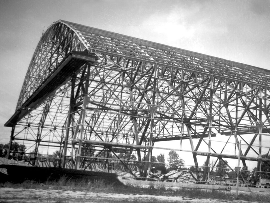 Real photo of large steel hangar frame construction for Ghana long span building projects