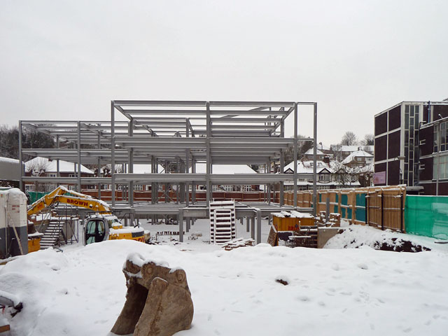 Real photo of steel framed warehouse under construction for Kuwait prefab steel warehouse projects