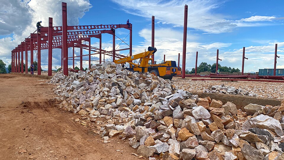 Industrial steel workshop frame with crane on construction site for Kenya factory building
