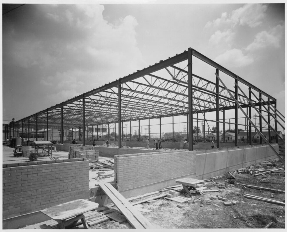 Real photo of steel structure warehouse or industrial building for B2B buyer guide 4