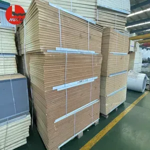 Steel building roof and wall with insulated sandwich panels
